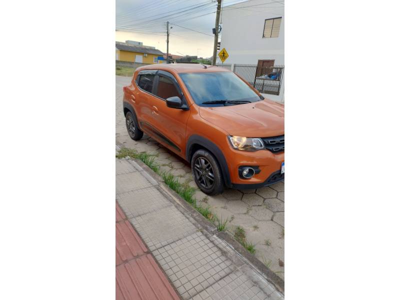 RENAULT - KWID - 2018/2019 - Laranja - R$ 42.900,00