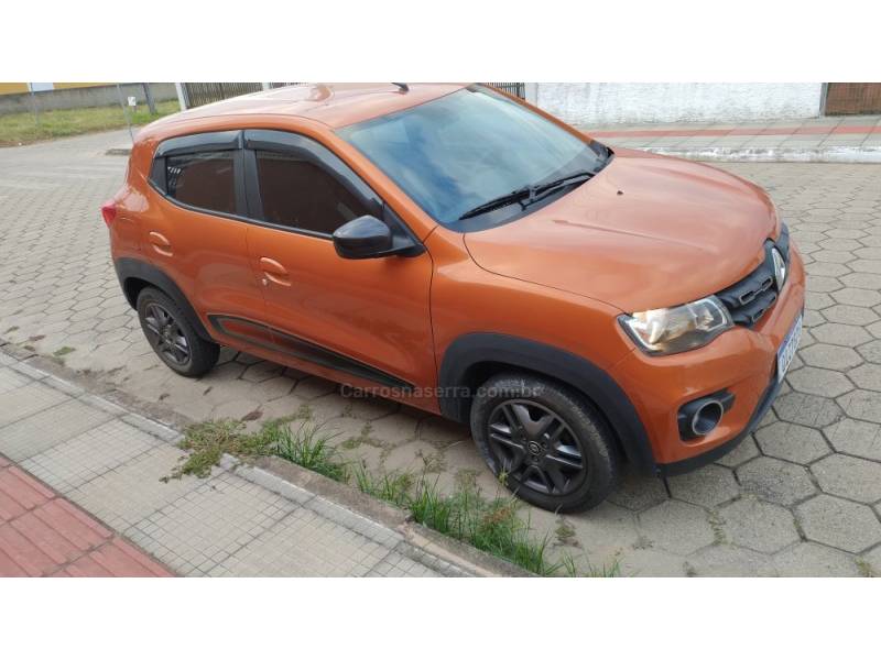 RENAULT - KWID - 2018/2019 - Laranja - R$ 42.900,00