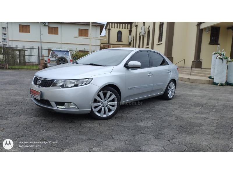 KIA MOTORS - CERATO - 2012/2013 - Prata - R$ 58.000,00