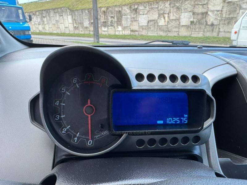 CHEVROLET - SONIC - 2013/2014 - Prata - R$ 45.000,00