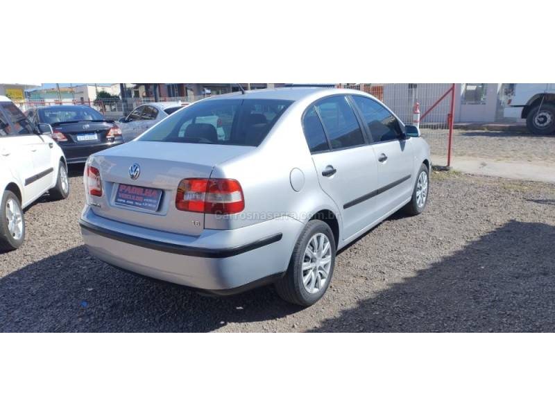 VOLKSWAGEN - POLO SEDAN - 2004/2005 - Prata - R$ 26.000,00