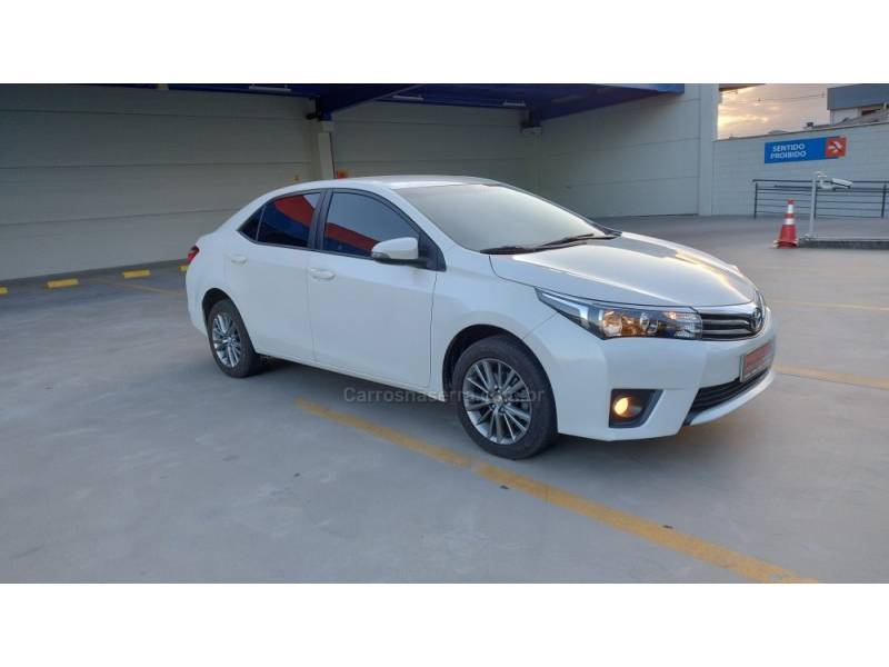 TOYOTA - COROLLA - 2016/2017 - Branca - R$ 90.900,00