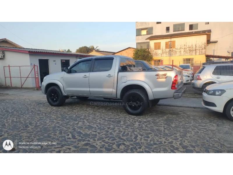 TOYOTA - HILUX - 2010/2010 - Prata - R$ 90.000,00