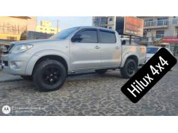 TOYOTA - HILUX - 2010/2010 - Prata - R$ 90.000,00