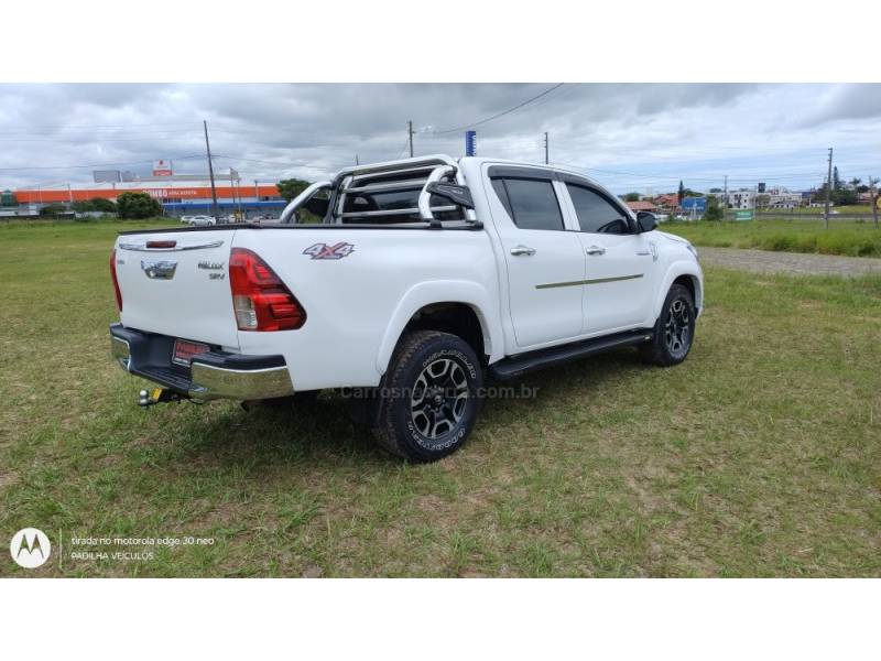 TOYOTA - HILUX - 2020/2020 - Branca - R$ 190.000,00