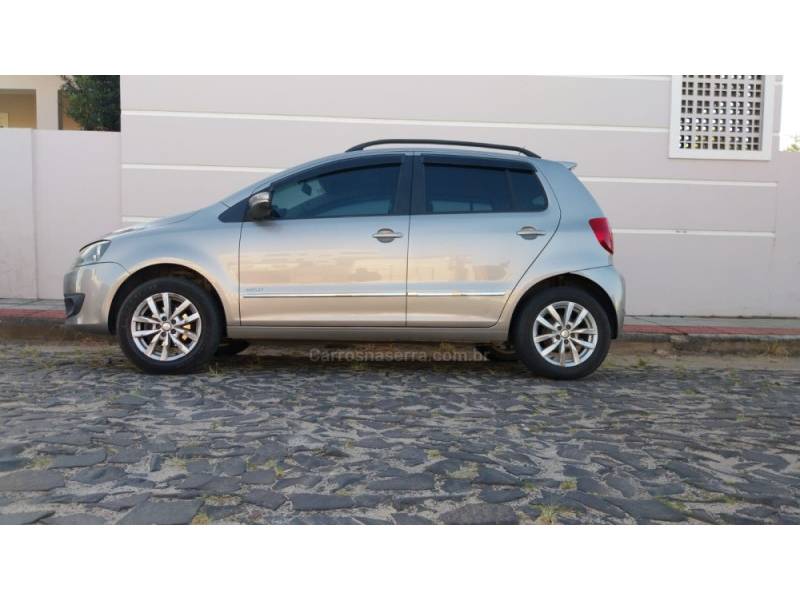 VOLKSWAGEN - FOX - 2013/2013 - Cinza - R$ 40.000,00