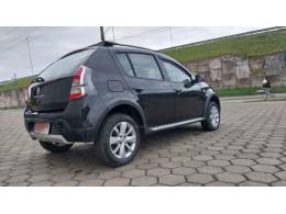 RENAULT - SANDERO - 2013/2014 - Preta - R$ 44.900,00