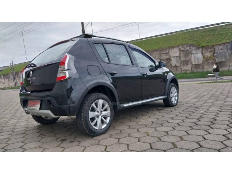 RENAULT - SANDERO - 2013/2014 - Preta - R$ 44.900,00