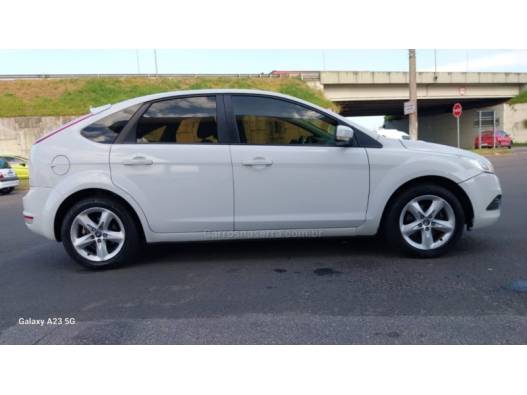 FORD - FOCUS - 2012/2013 - Branca - R$ 44.900,00