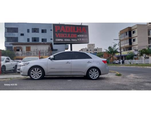 KIA MOTORS - CERATO - 2012/2013 - Prata - R$ 58.000,00