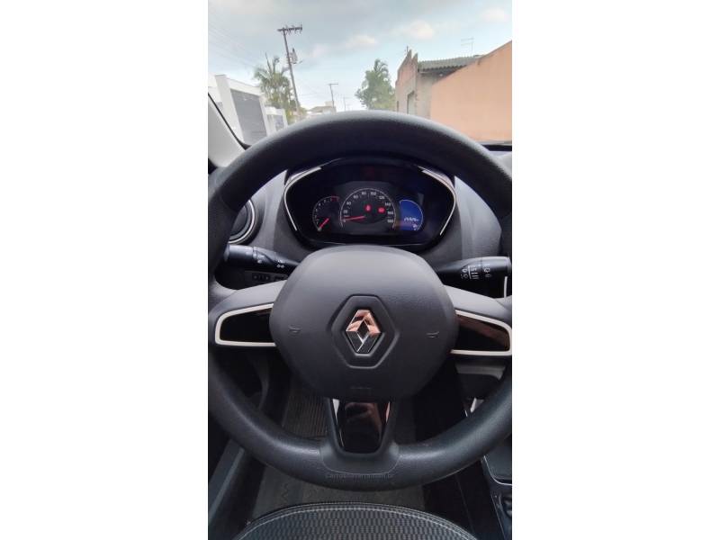 RENAULT - KWID - 2018/2019 - Laranja - R$ 42.900,00