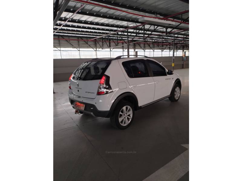 RENAULT - SANDERO - 2014/2014 - Branca - R$ 45.900,00